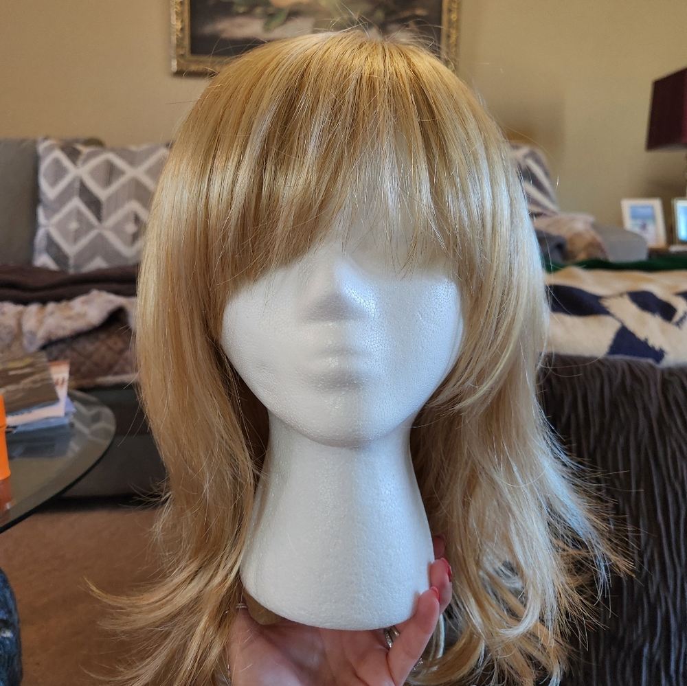 WIG - Picture 4 of 4